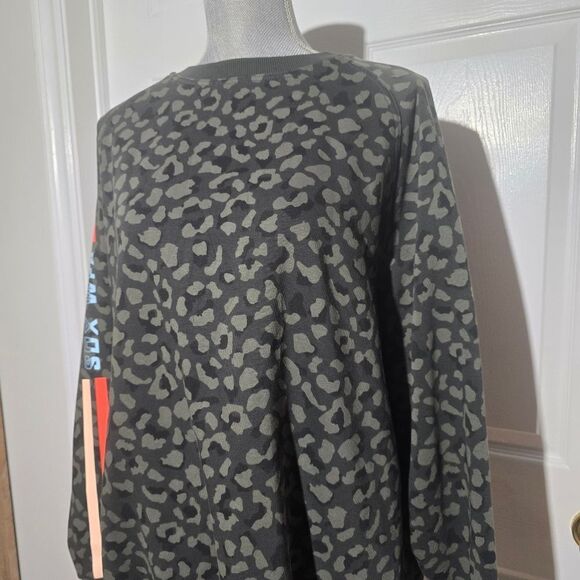 WHITE FOX X SARAH'S DAY camo Sweatshirt - Picture 3 of 5